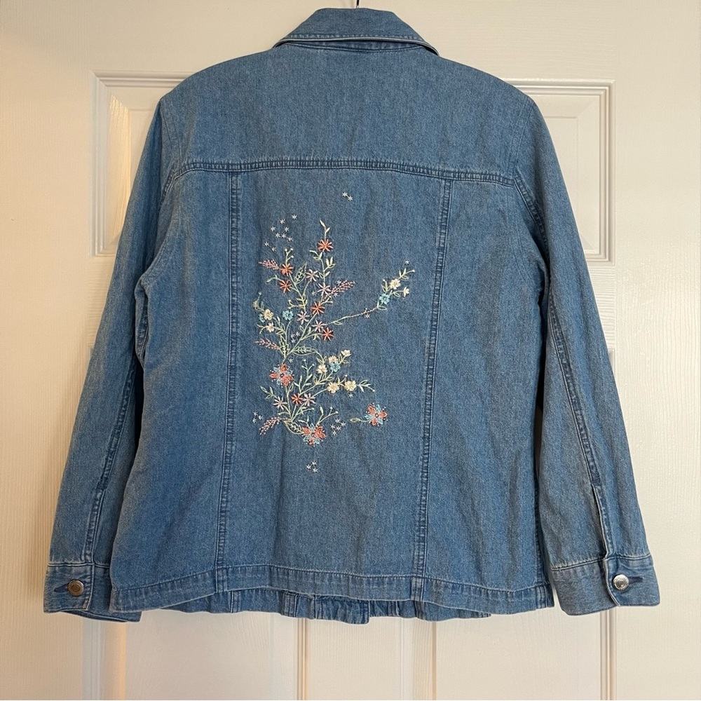 Vintage Denim Floral Embroidered Button Down Shirt 100% Cotton in Size Medium